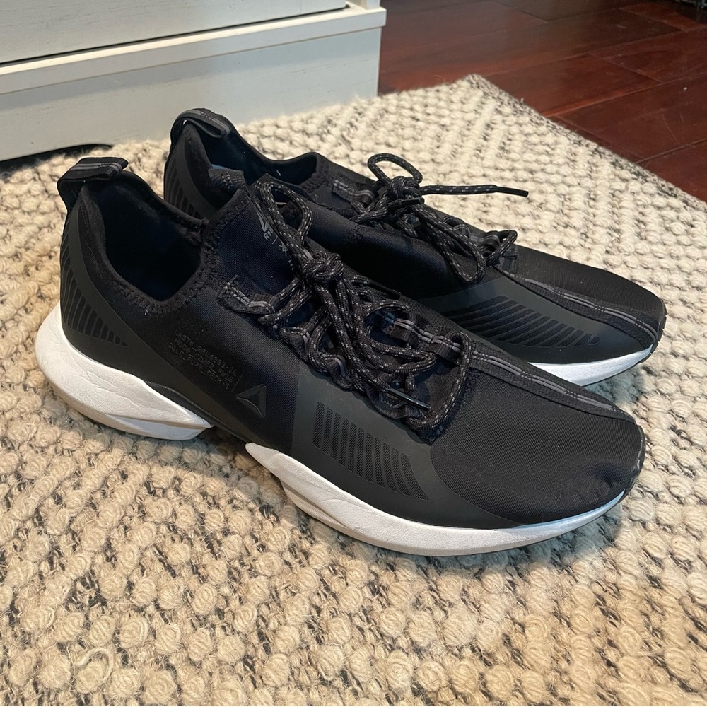 Mens Reebok Sole Fury Tech S Black and White Sneakers Barely Used